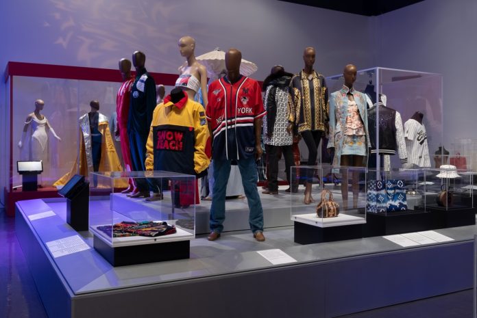 Museo del Instituto de la Moda de Nueva York dedica muestra al estilo hip hop