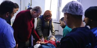 "En cuanto el niño me miró, empecé a llorar": el duro testimonio de un médico que atiende a las víctimas del terremoto en Siria