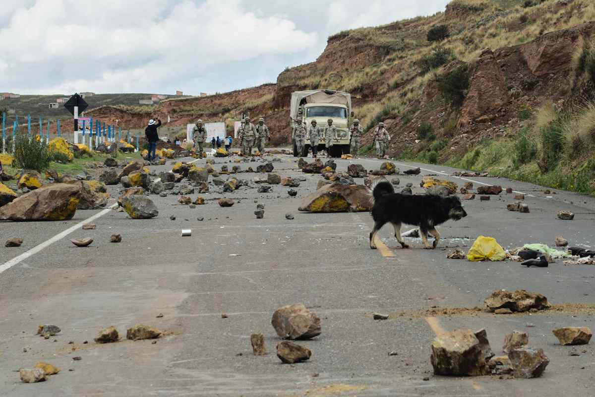 Perú reporta más de 70 puntos con tránsito interrumpido por las protestas