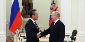 Rusia saludó hoy la disposición de China de desempeñar un "papel positivo" en el arreglo del conflicto en Ucrania después de la reunión mantenida entre el presidente ruso, Vladímir Putin, y el jefe de la diplomacia china, Wang Yi.