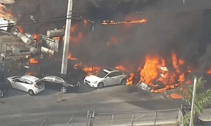 Explosión e incendio en Florida deja dos muertos y tres heridos