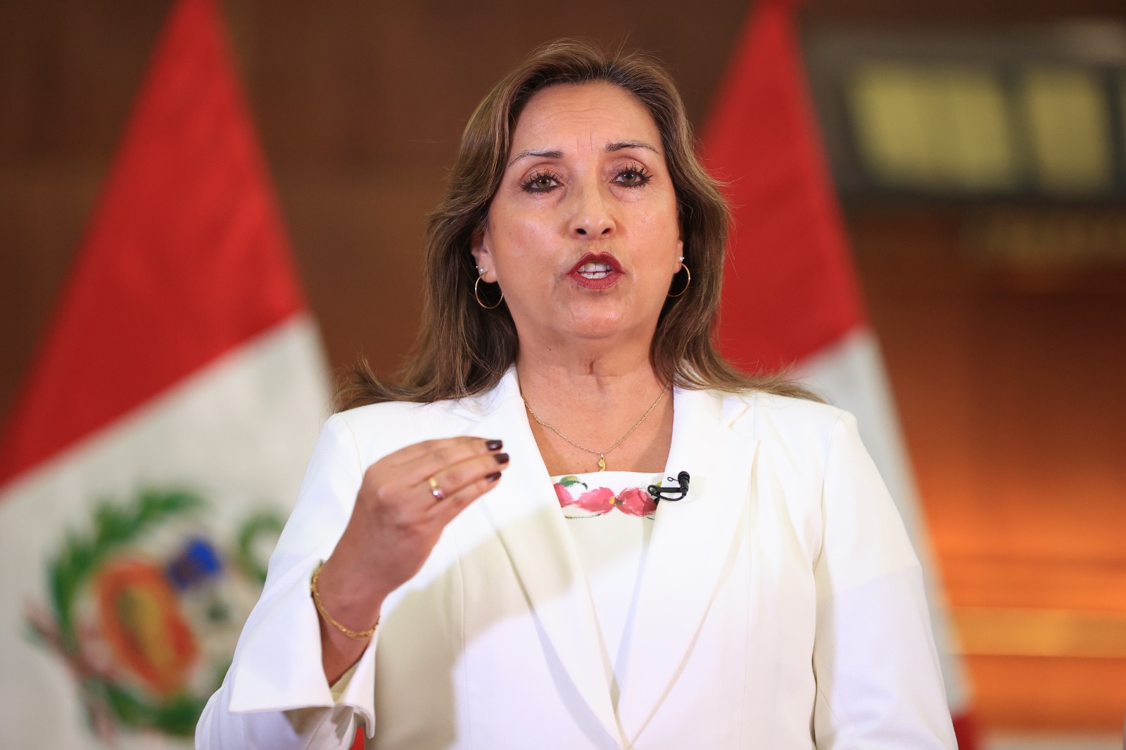 Presidenta de Perú anuncia retiro definitivo del embajador en México