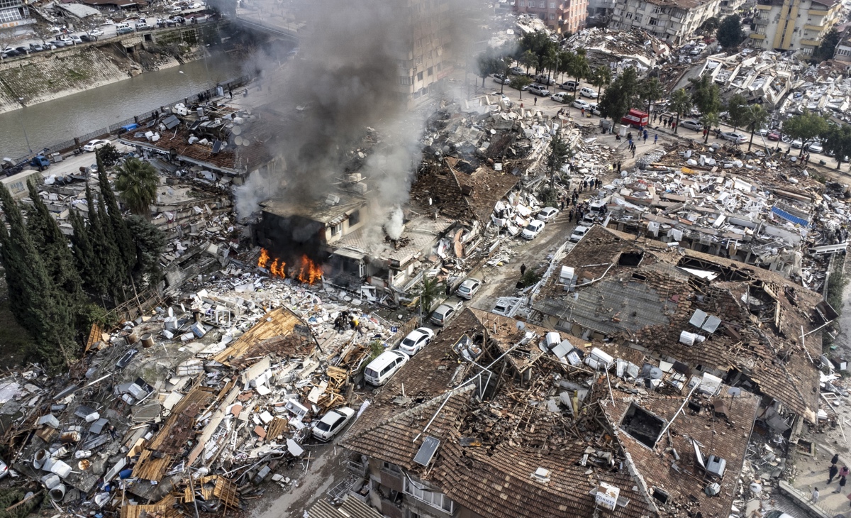 Más de 7.200 muertos por los terremotos, de ellos más de 5.400 en Turquía