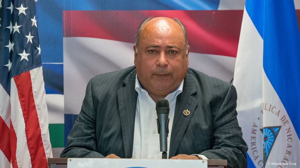 Exiliado nicaragüense / Daniel Ortega