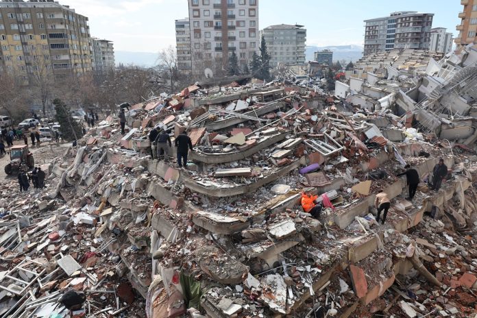 Turquía declaró tres meses de estado de emergencia en zona afectada por sismo