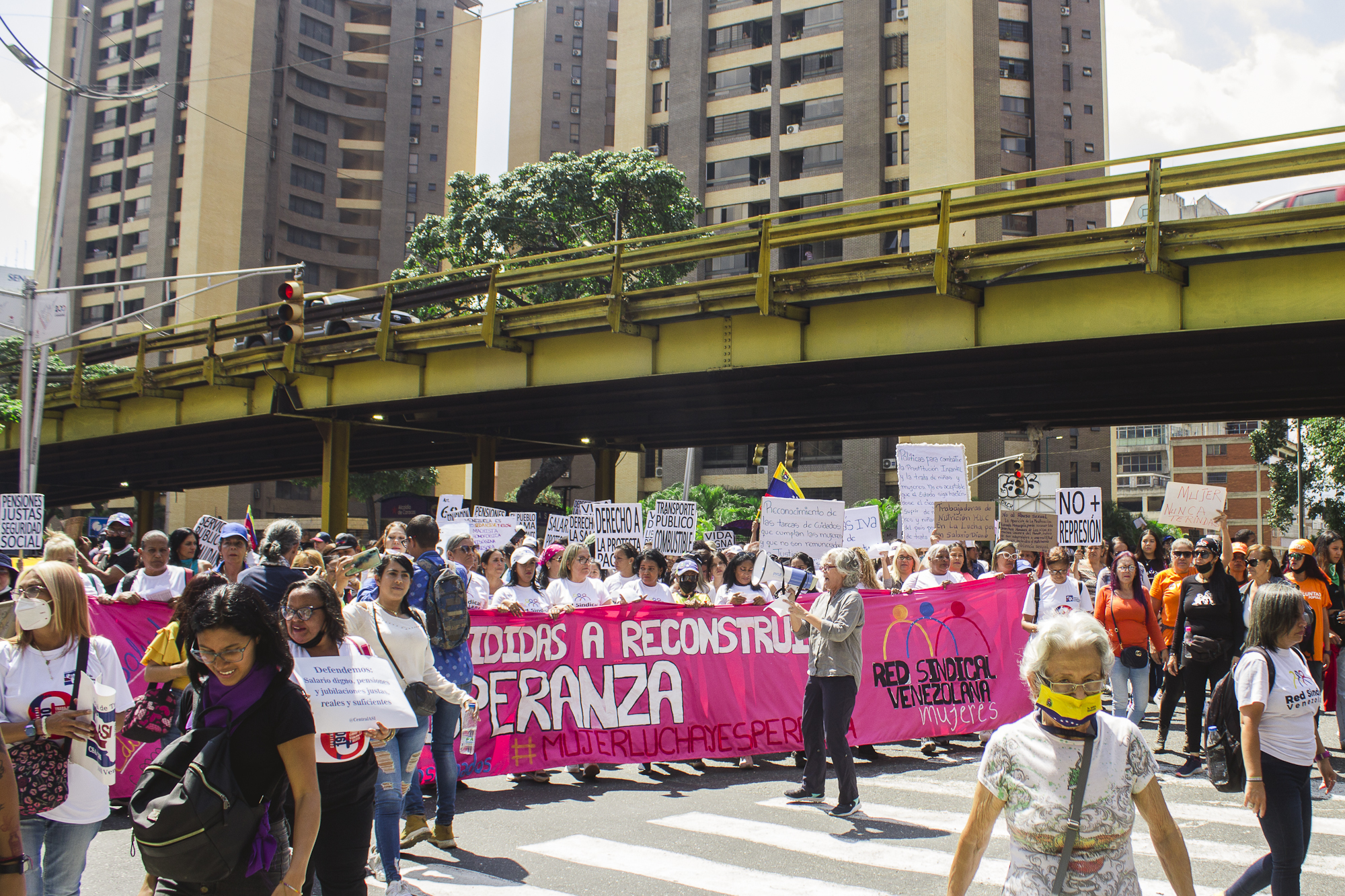 Mujeres marcharon en Caracas para reclamar una vida con dignidad