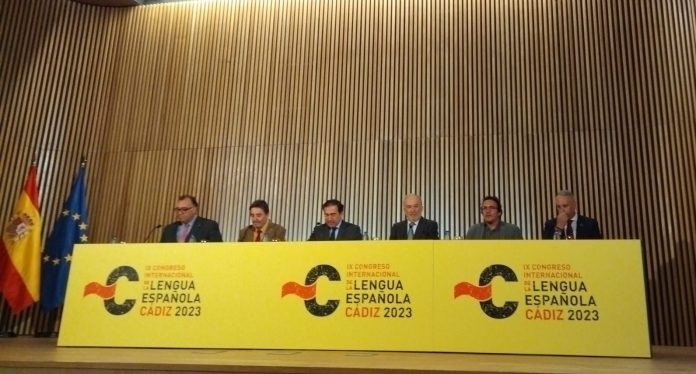 El secretario de Estado español debate con juristas sobre la influencia de la Constitución de Cádiz en América