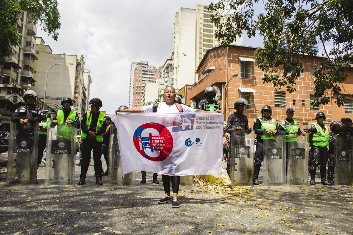 Mujeres marcharon en Caracas para reclamar una vida con dignidad