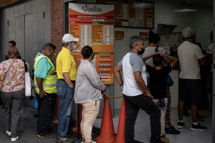 Economistas preocupados por el crítico nivel de ingresos de venezolanos