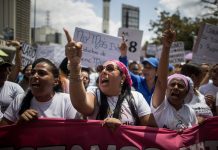 Mujeres exigen mejores salarios y reconocimiento a tareas del hogar en Venezuela