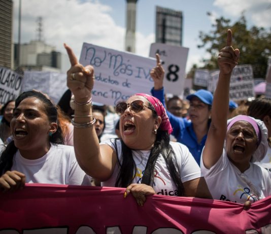 Mujeres exigen mejores salarios y reconocimiento a tareas del hogar en Venezuela