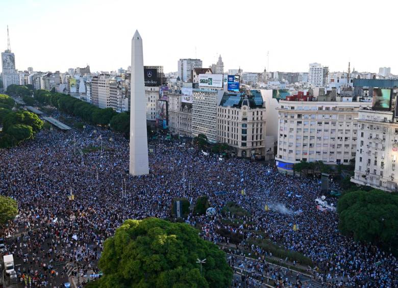 Tras su triunfo en Qatar, los hinchas de la selección ganadora celebran