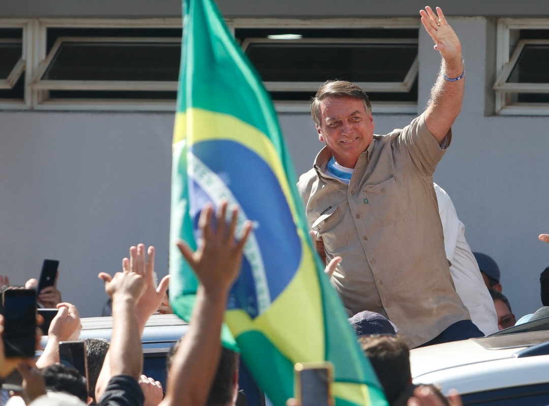 Bolsonaro se reencontró con partidarios tras regresar a Brasil