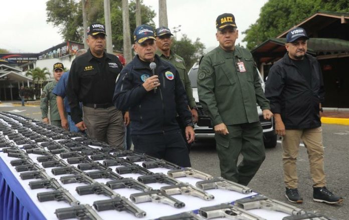 Entregan a la Policía de Venezuela 2.500 armas incautadas a delincuentes
