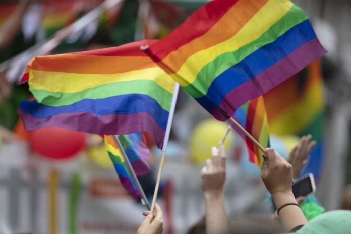 Parlamento iraquí debate ley que prevé la pena de muerte por relaciones homosexuales