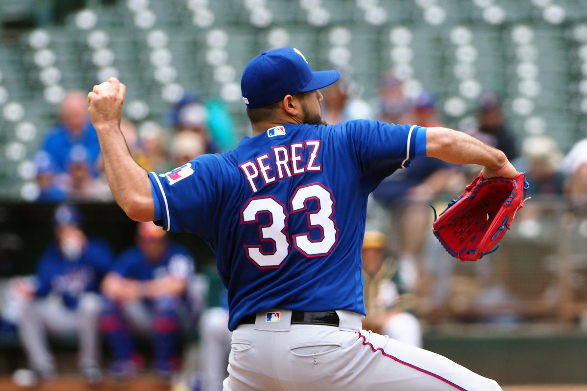 Martín Pérez logró su primera victoria en las Grandes Ligas con los Rangers