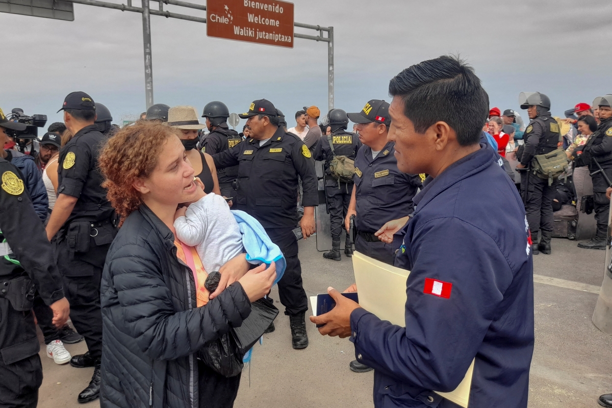 Migrantes burlaron el control fronterizo en el sur de Perú pese al estado de emergencia