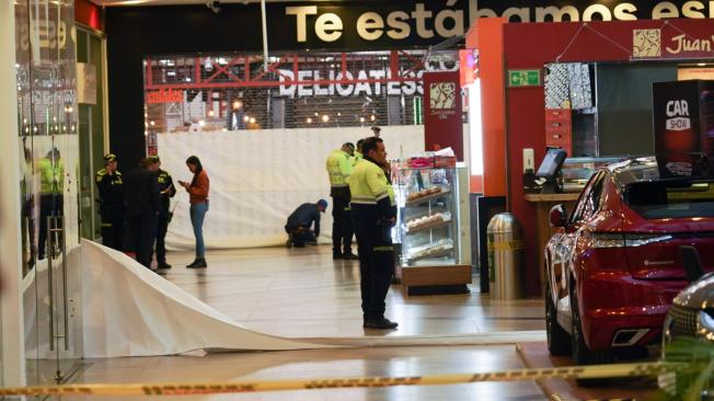 Unicentro, Bogotá: Policía hace presencia tras el reporte de disparos.