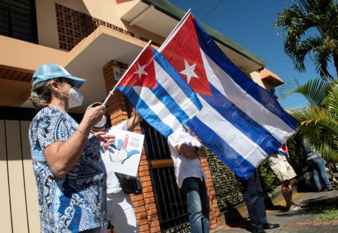 Cubanos se manifiestan y claman por libertad en pueblo de Guantánamo