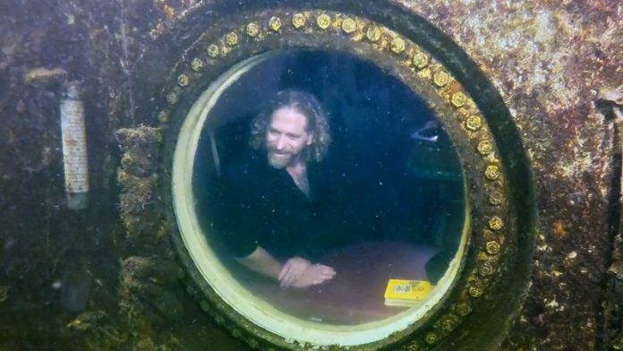 BBC Mundo Profesor bajo el agua