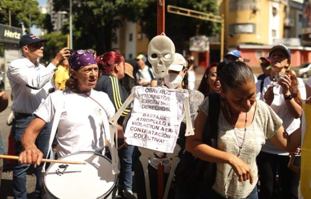 Protesta de trabajadores en Venezuela. Foto: EFE/Miguel Gutiérrez