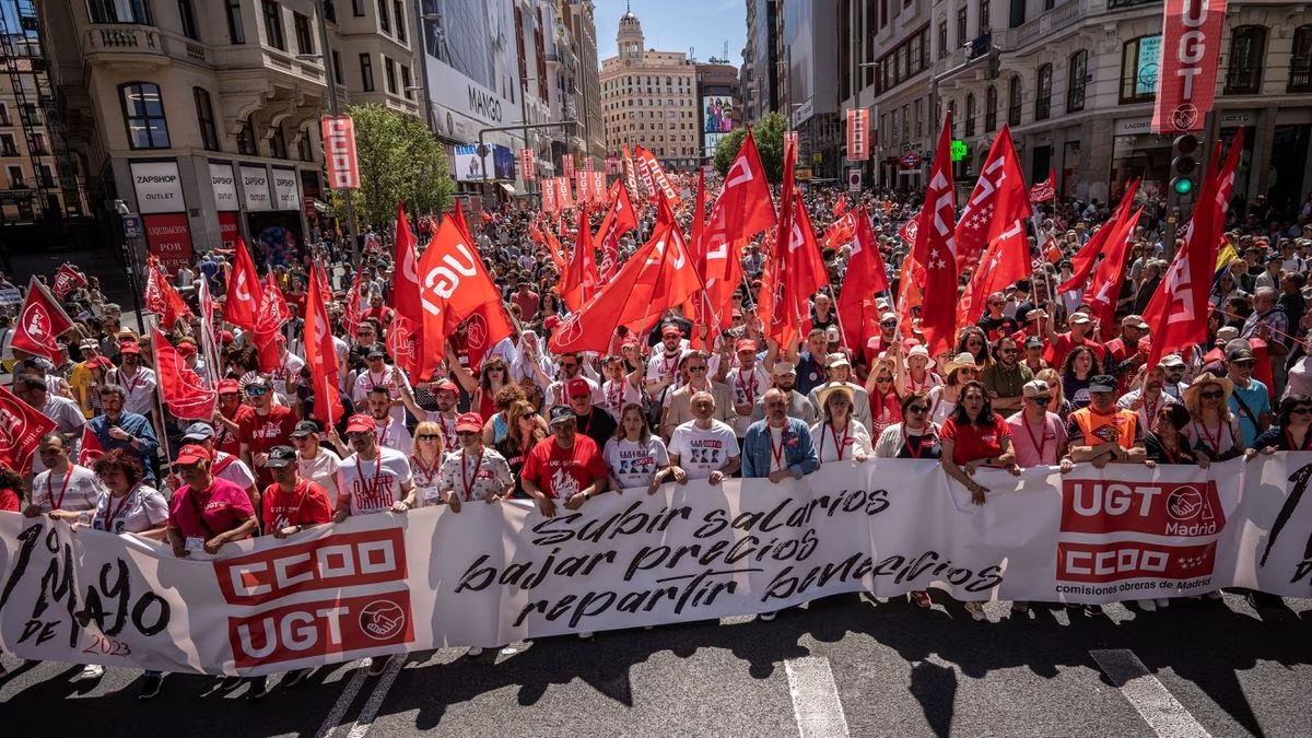 Sindicatos manifiestan en Madrid reivindicando la subida de los salarios por el 1º de mayo