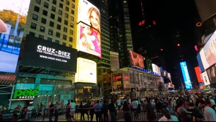 Carlos Cruz-Diez Times Square