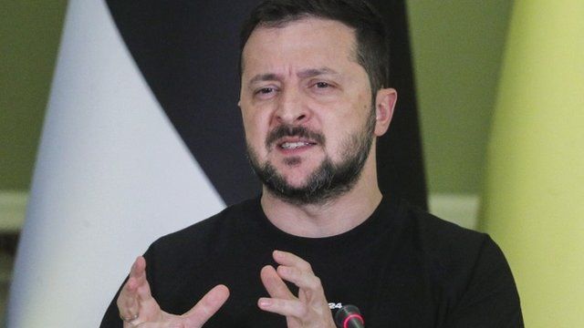 Zelensky dijo que este sábado "todos los bandidos, mercenarios y oligarcas rusos" vieron lo fácil que es "capturar ciudades rusas"