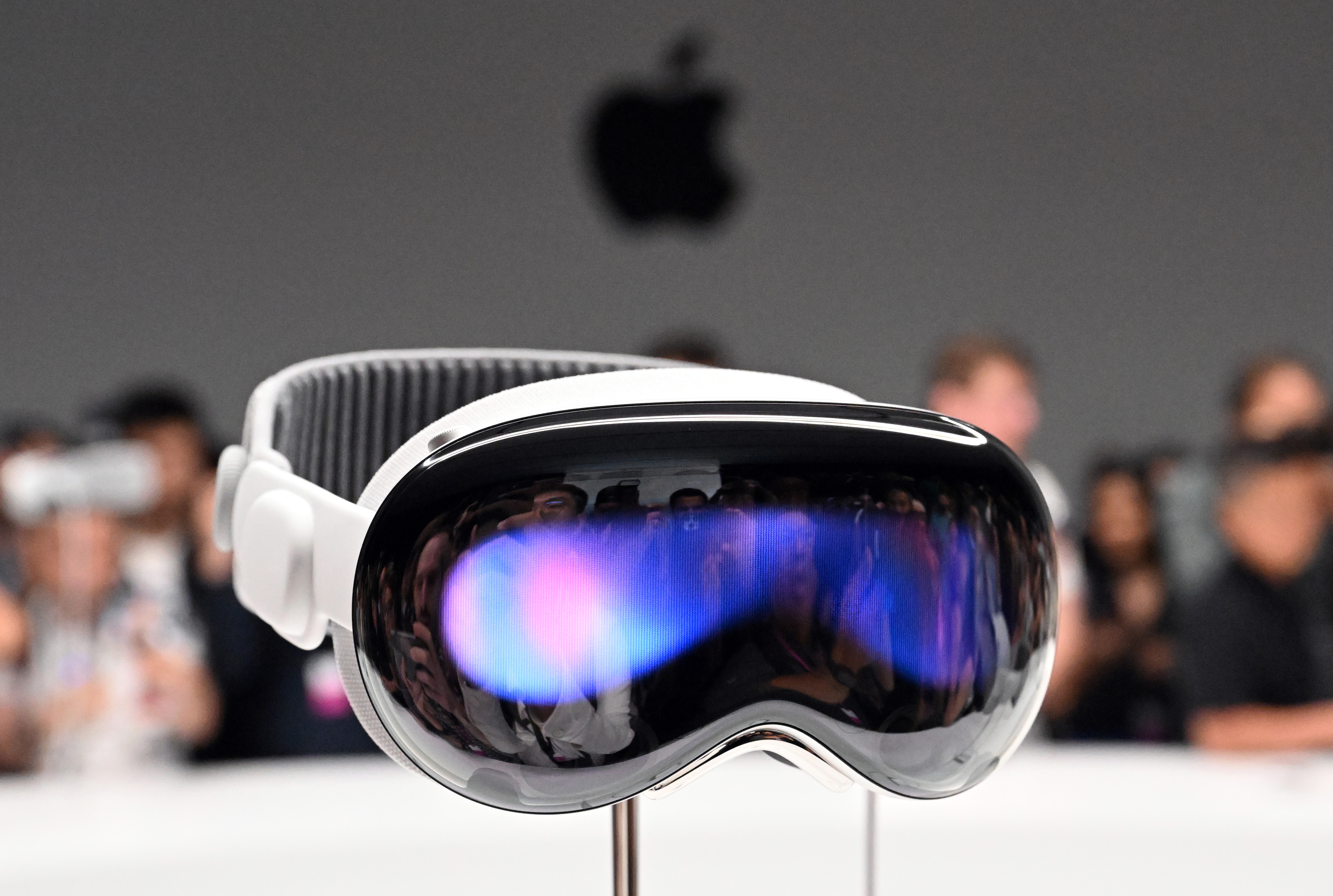 Apple vision pro vr. Очки дополненной реальности Apple 2023. Очки эпл Вижин. Apple Vision Pro. Apple VR очки 2023.