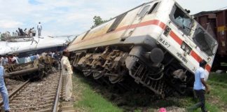 Accidente de trenes en la localidad de Bahanaga, en el estado de Odisha, India. Foto: EFE