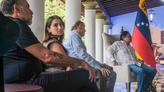 Tras una semana de ‘fuego amigo’ en el Ejecutivo, el jefe de Estado señaló: “Mi funcionaria querida y estimada (Sarabia) y el embajador en Venezuela (Benedetti) se retiran del Gobierno”