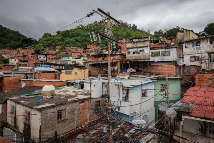 La mayoría de los venezolanos considera que el servicio eléctrico es un desastre
