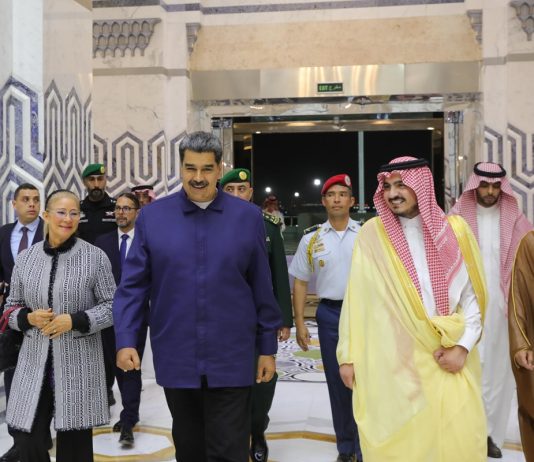 Nicolás Maduro llegó a Arabia Saudí para reuniones con el rey y el príncipe heredero