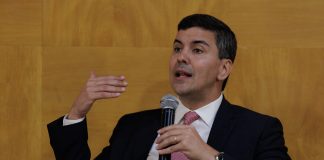 Santiago Peña asumió la presidencia de Paraguay prometiendo combatir la corrupción