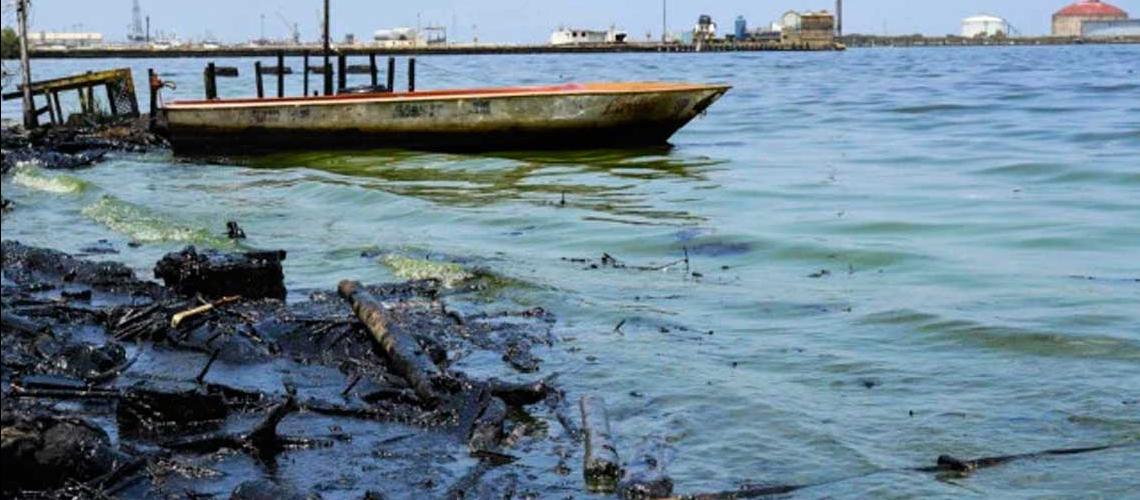 Exigen que se declare estado de emergencia por derrames de crudo en el Lago de Maracaibo