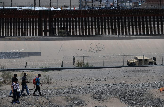 congresistas Migrantes expulsados de EE UU en frontera