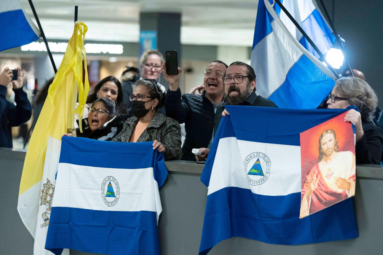 Gobierno español concede la nacionalidad a ocho opositores nicaragüenses