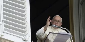 El papa Francisco pide "no descuidar las otras guerras a menudo olvidadas"