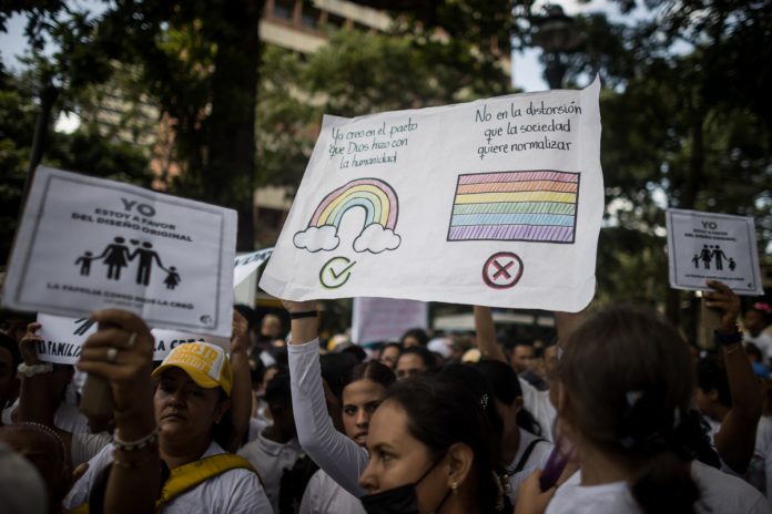 Evangélicos piden frenar proyecto de ley contra la discriminación