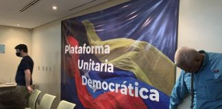 Plataforma democrática piloto del avión Sukhoi Plataforma Unitaria se solidariza con el Partido Comunista