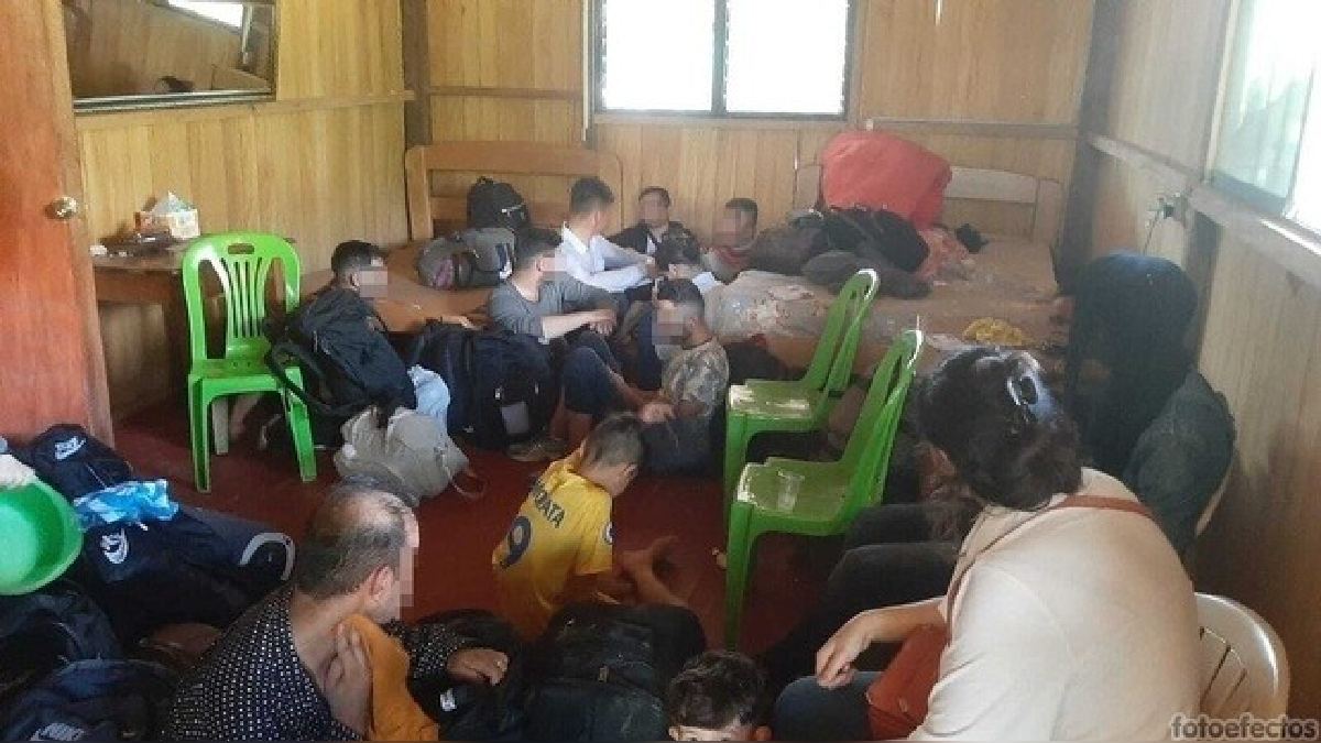 Rescataron en Perú a 23 afganos víctimas de trata de migrantes