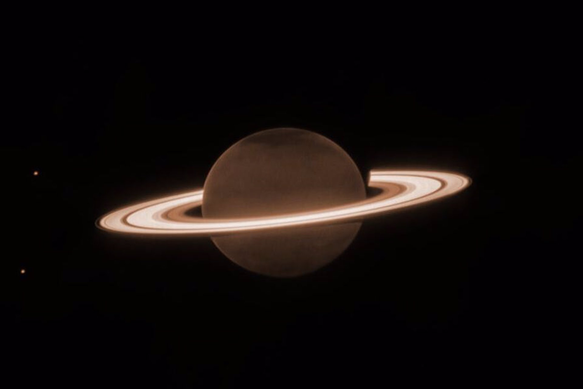 Telescopio James Webb capta espectacular imagen de Saturno brillando