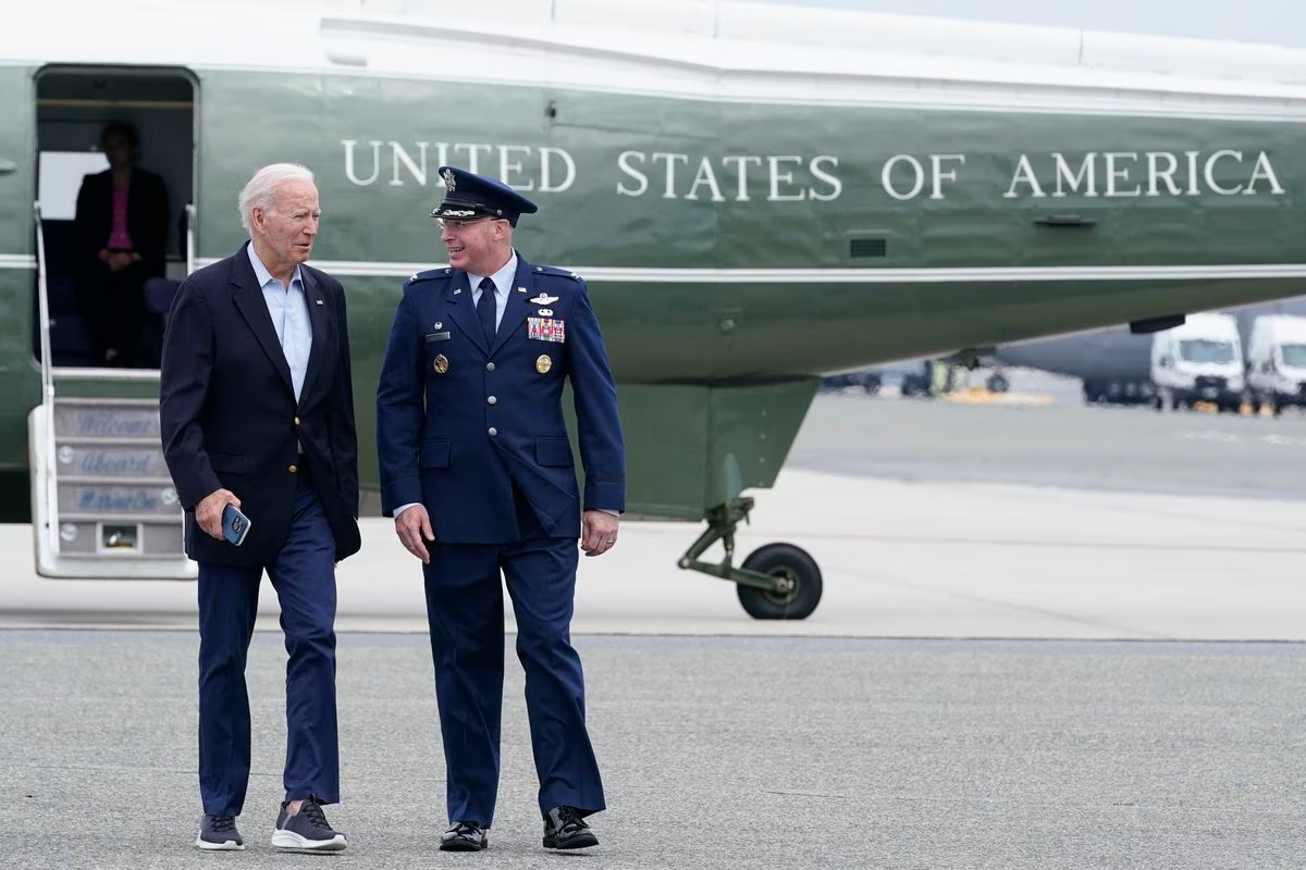 Biden llega a Reino Unido rumbo a cumbre de la OTAN en Lituania