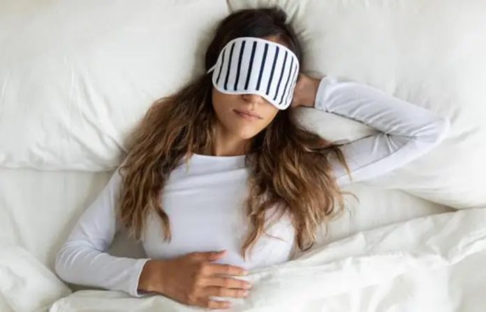 El doctor recomienda probar diferentes técnicas de relajación para dormirse más rápido Foto: iStock