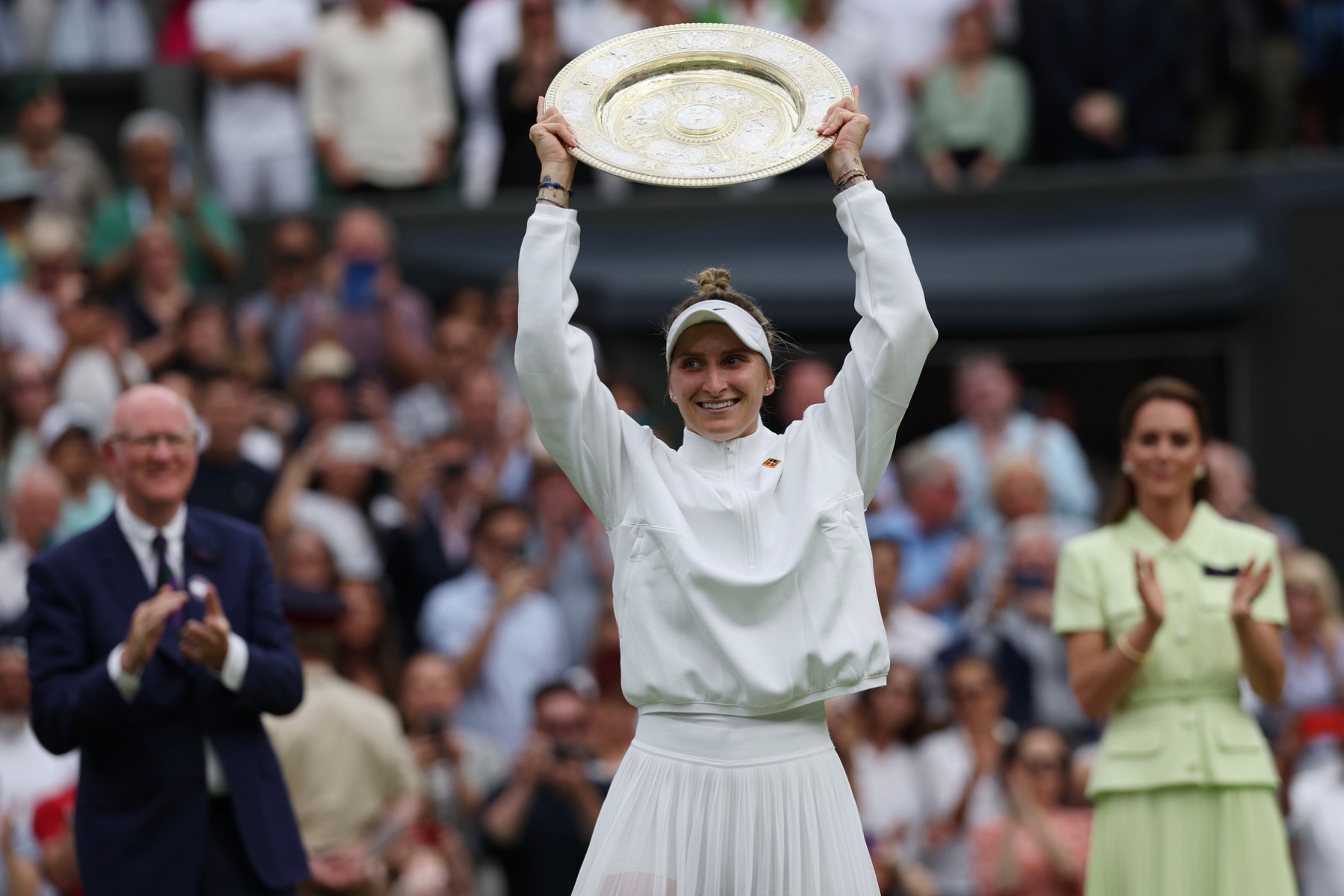 Marketa Vondrousova reina en la hierba de Wimbledon