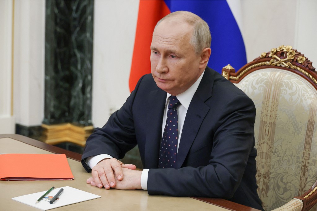 Putin firma un decreto que obliga a los paramilitares a prestar juramento a Rusia