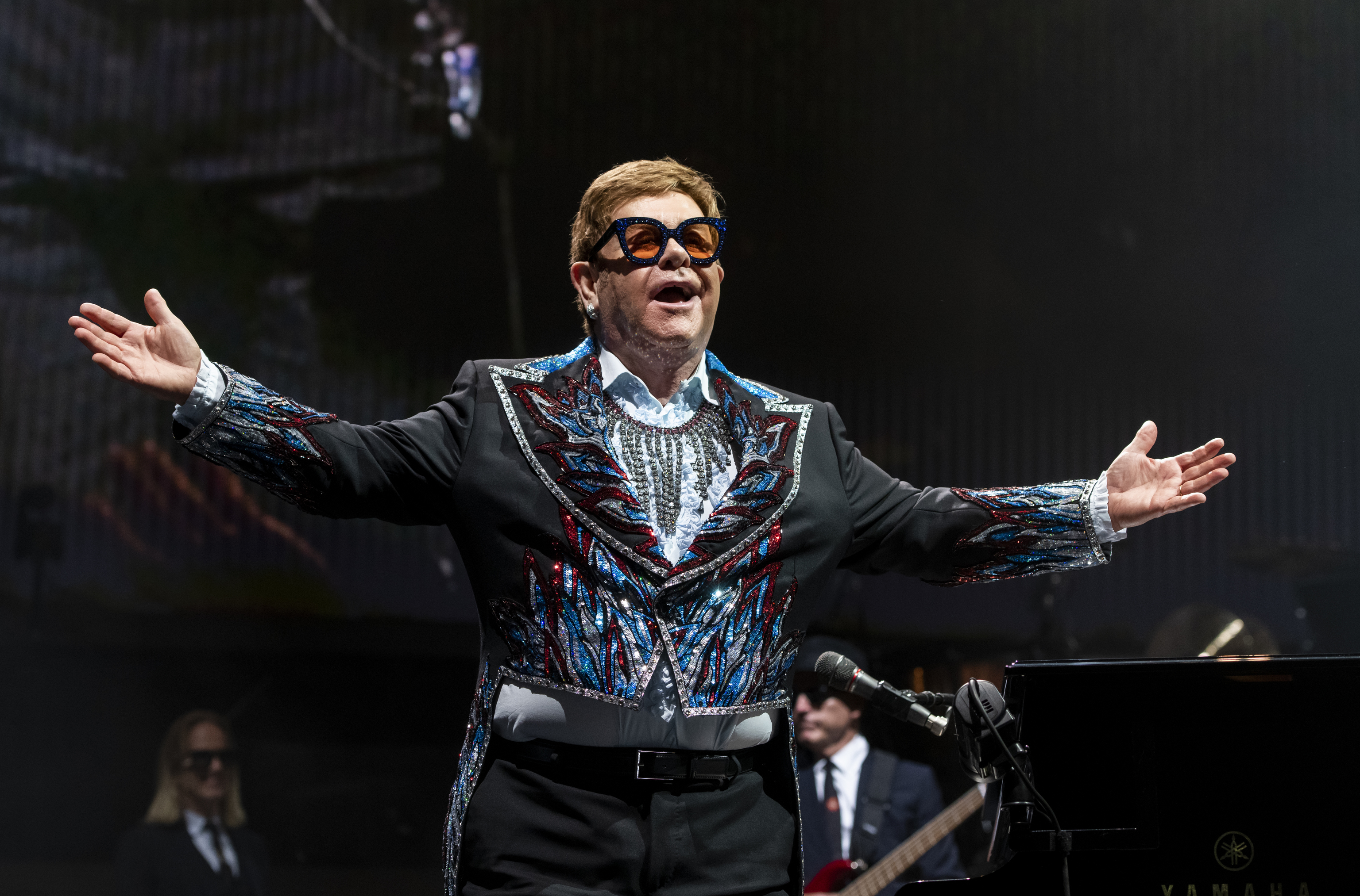 Elton John pasó el fin de semana hospitalizado tras sufrir una caída