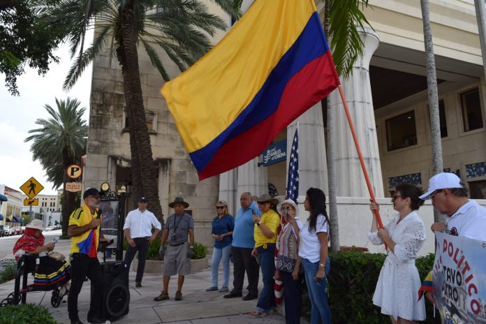 Colombianos en Miami piden juicio político contra Gustavo Petro