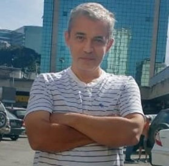 periodista y librero Alexander Uzcategui