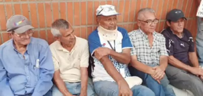 Jubilados iniciaron huelga de hambre en Puerto Ordaz